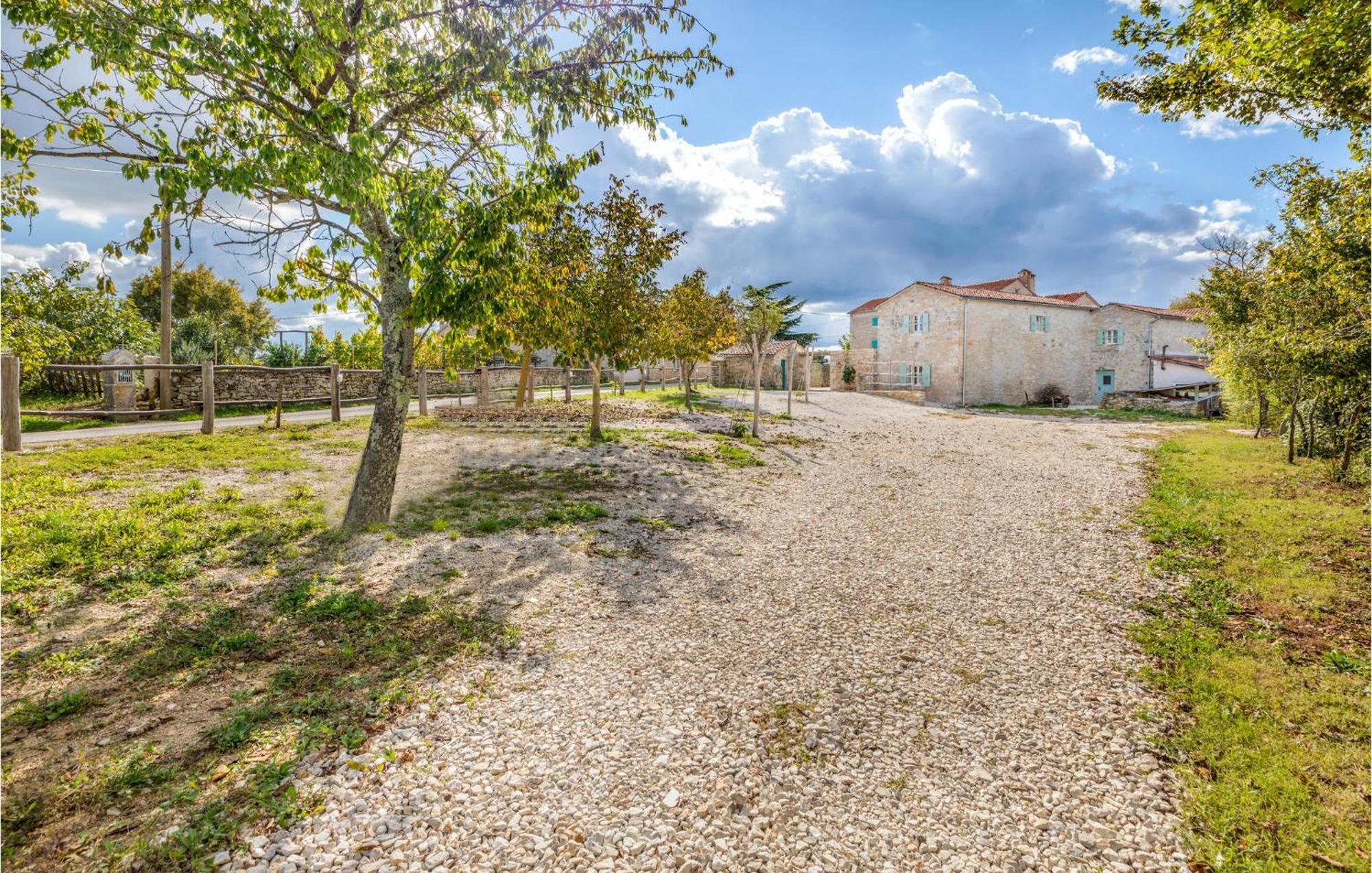 Awesome Apartment In Žminj 外观 照片